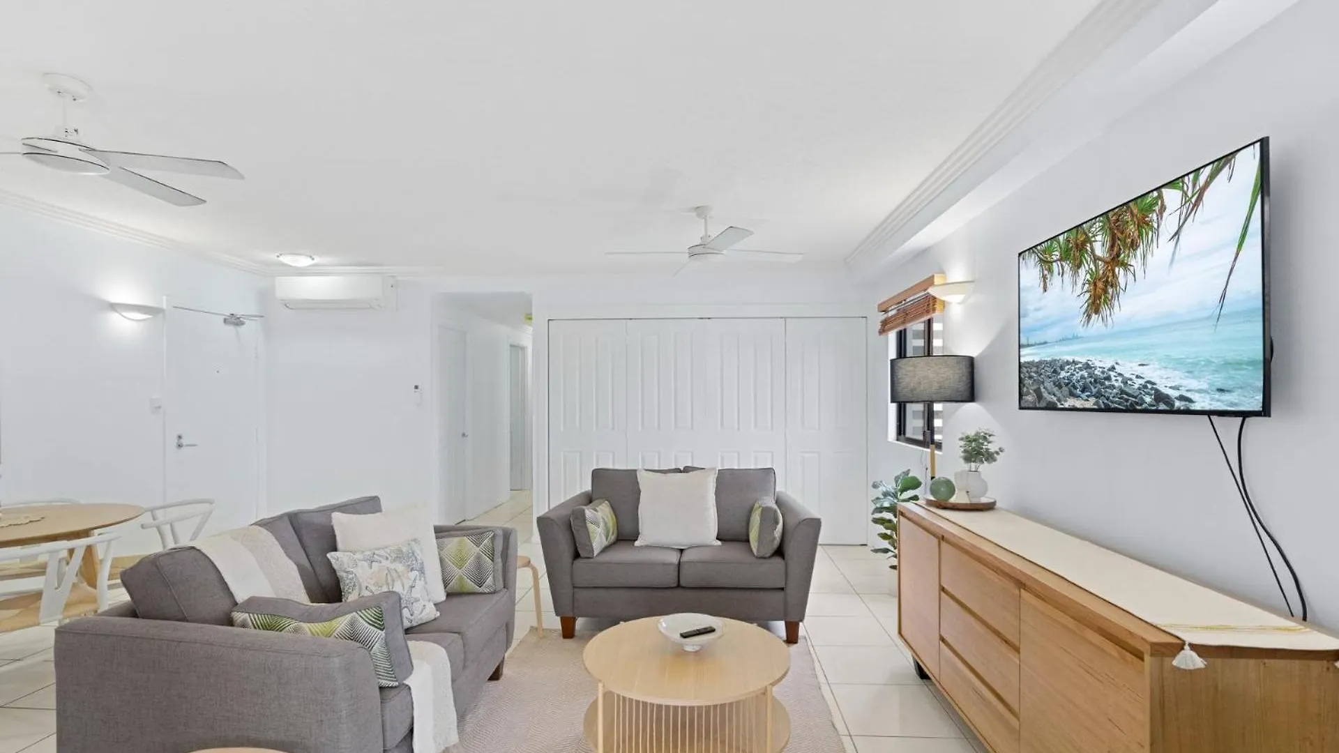 Belle Escapes 702 Cbd Apartment With Elevated City And Water Views Cairns