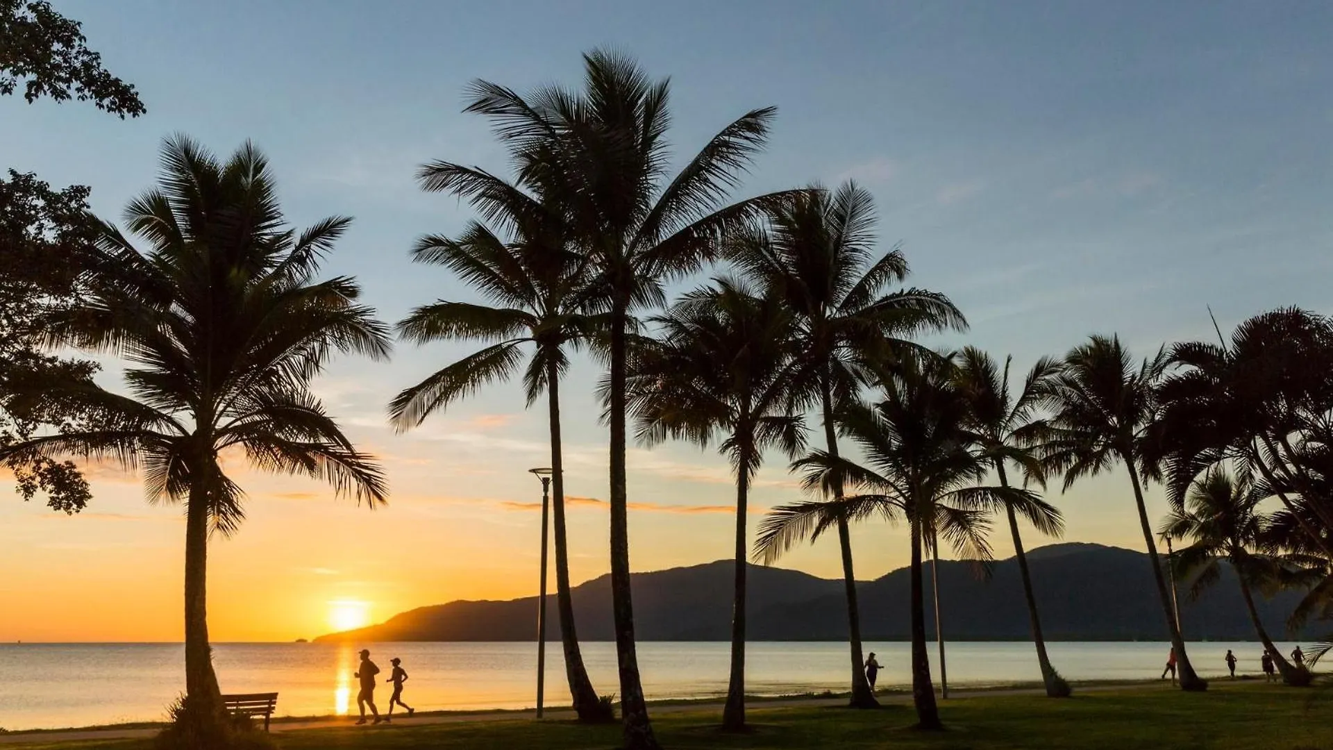Belle Escapes 702 Cbd Apartment With Elevated City And Water Views Cairns
