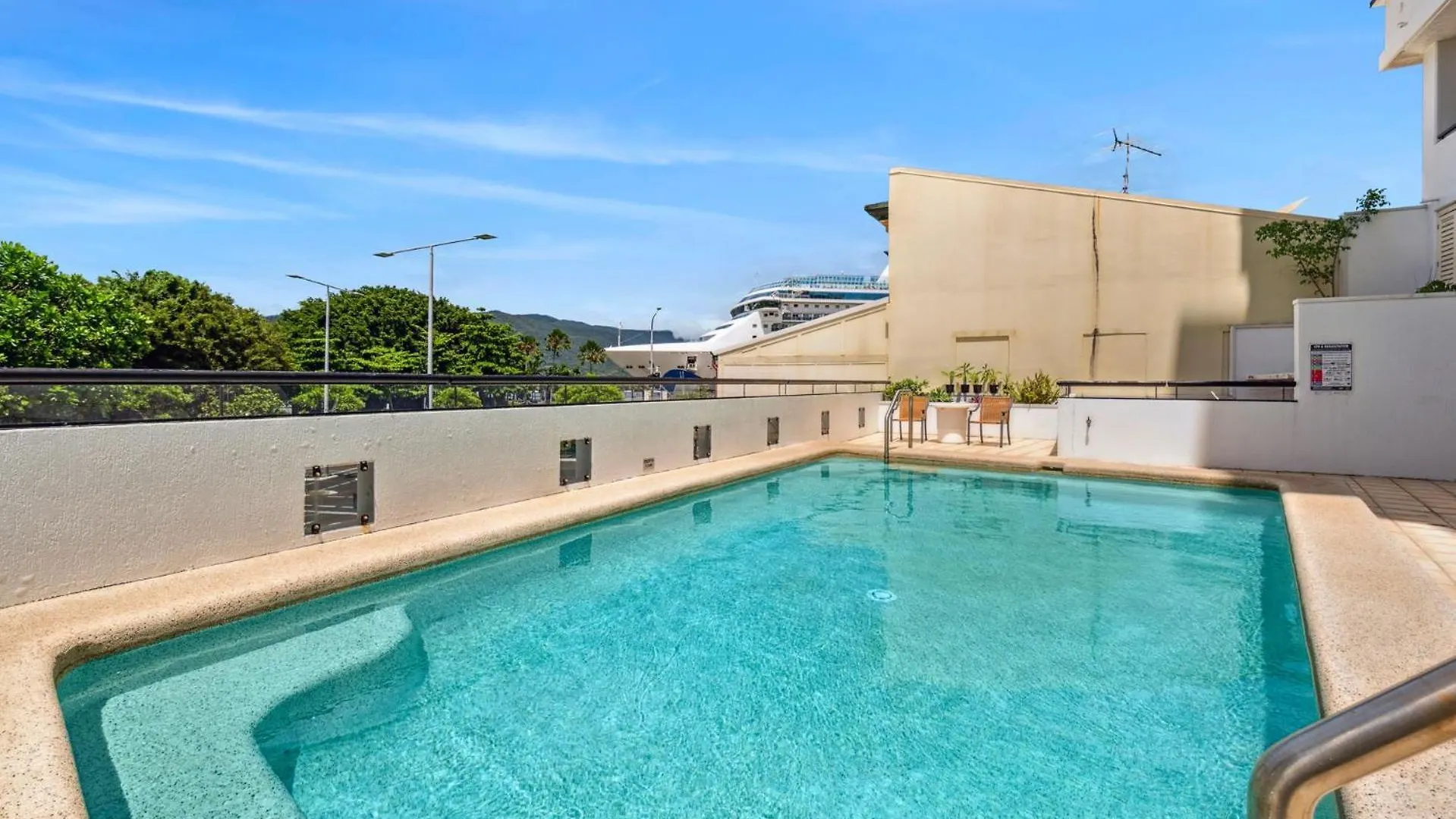 Belle Escapes 702 Cbd Apartment With Elevated City And Water Views Cairns