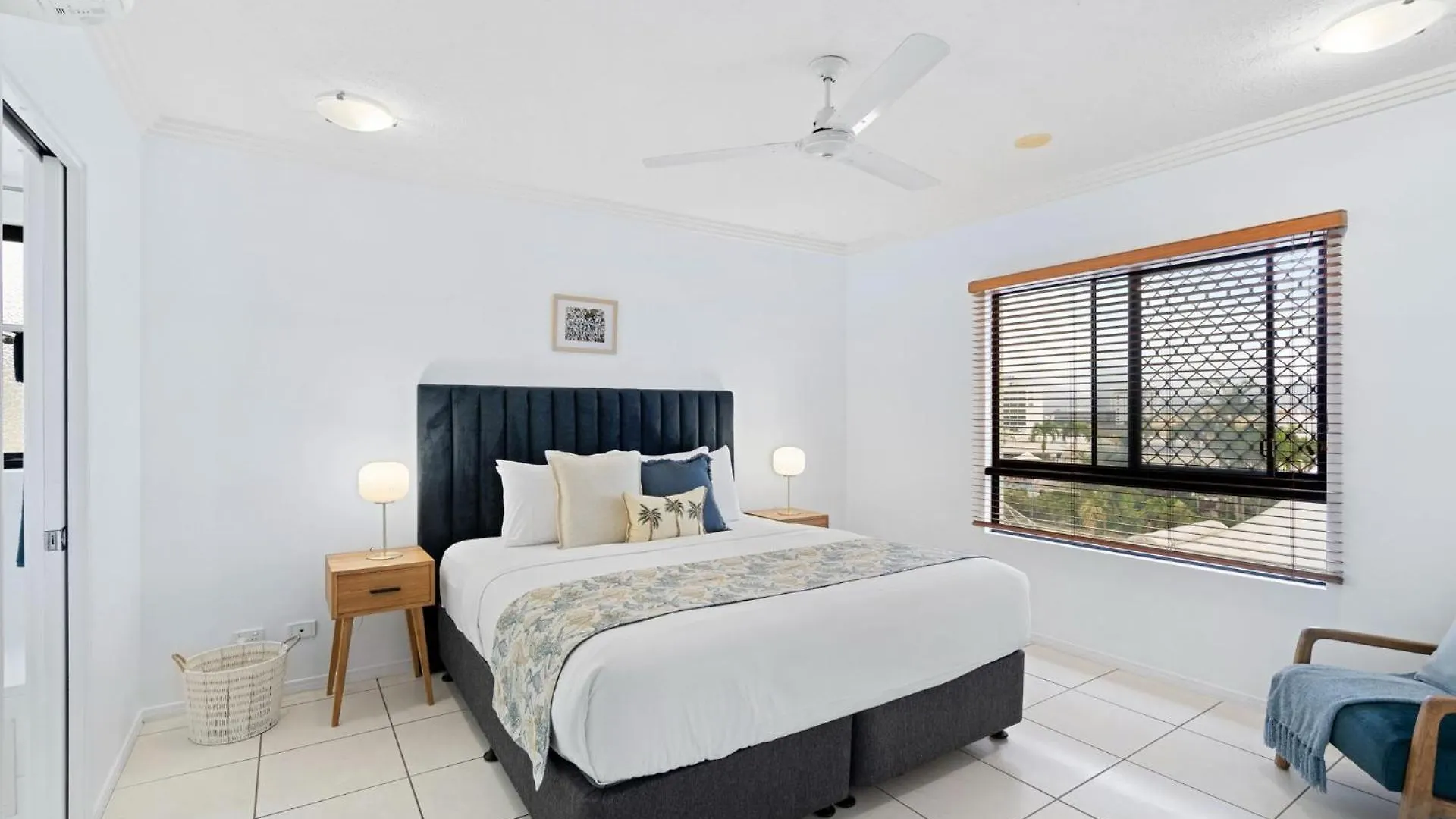 Belle Escapes 702 Cbd Apartment With Elevated City And Water Views Cairns 0*,  Australia
