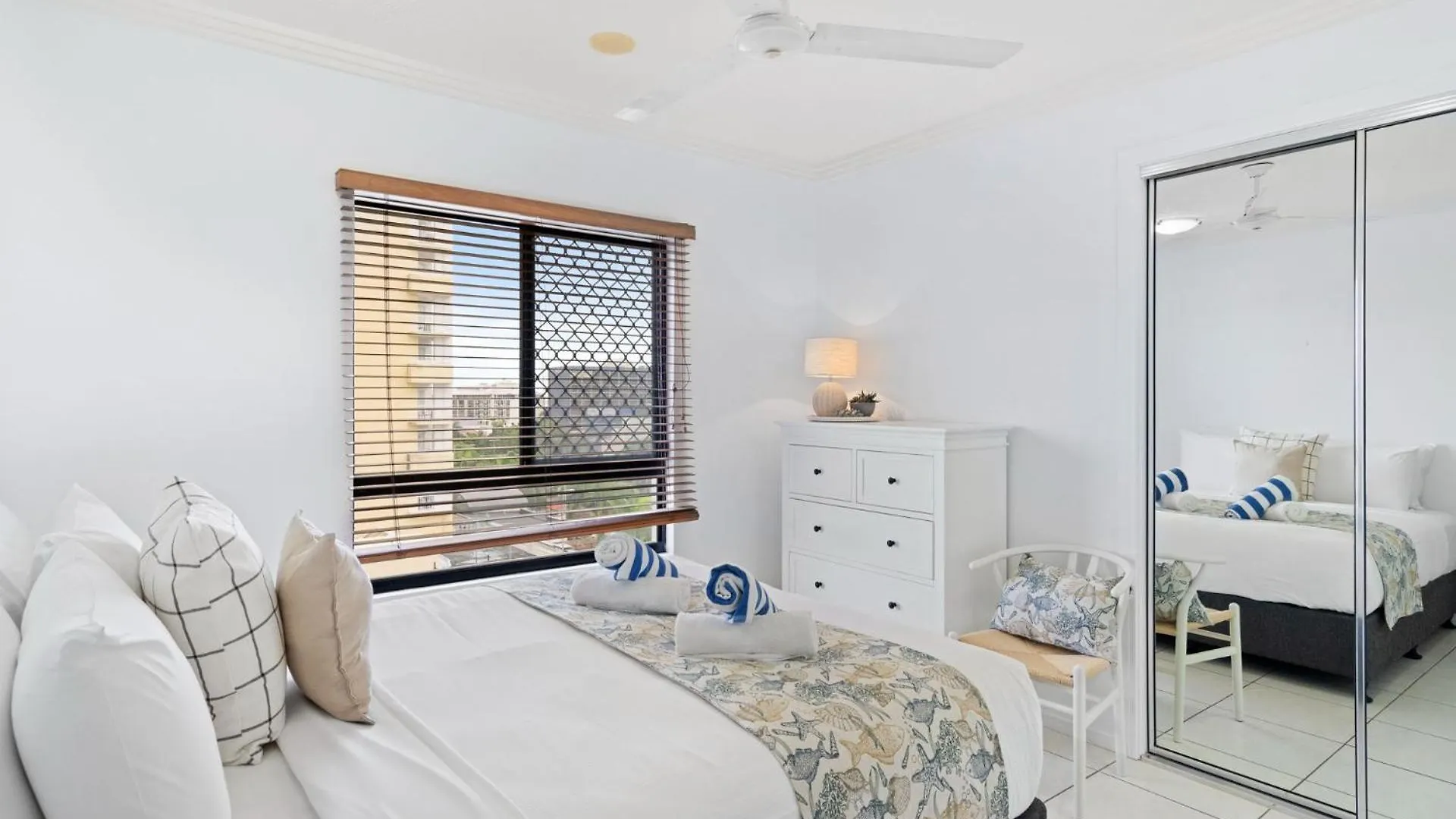 Belle Escapes 702 Cbd Apartment With Elevated City And Water Views Cairns 0*,  Australia